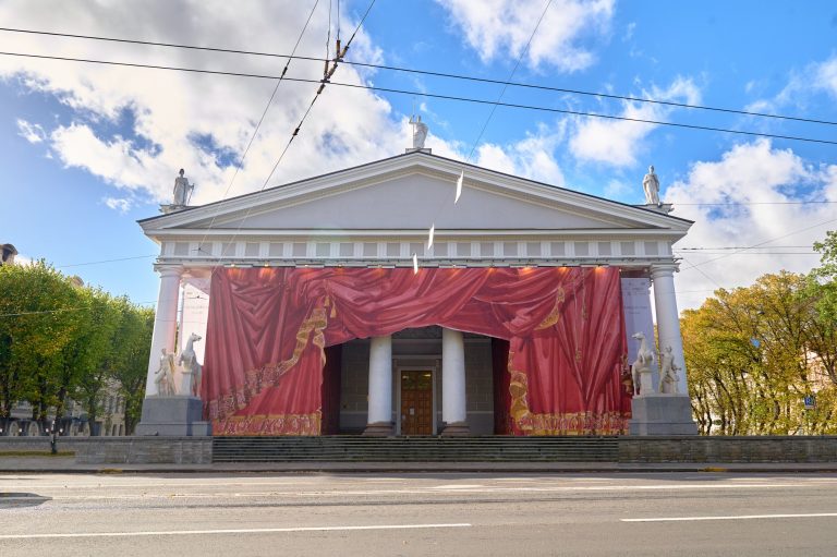 Выставка «Сцена действия» в Манеже